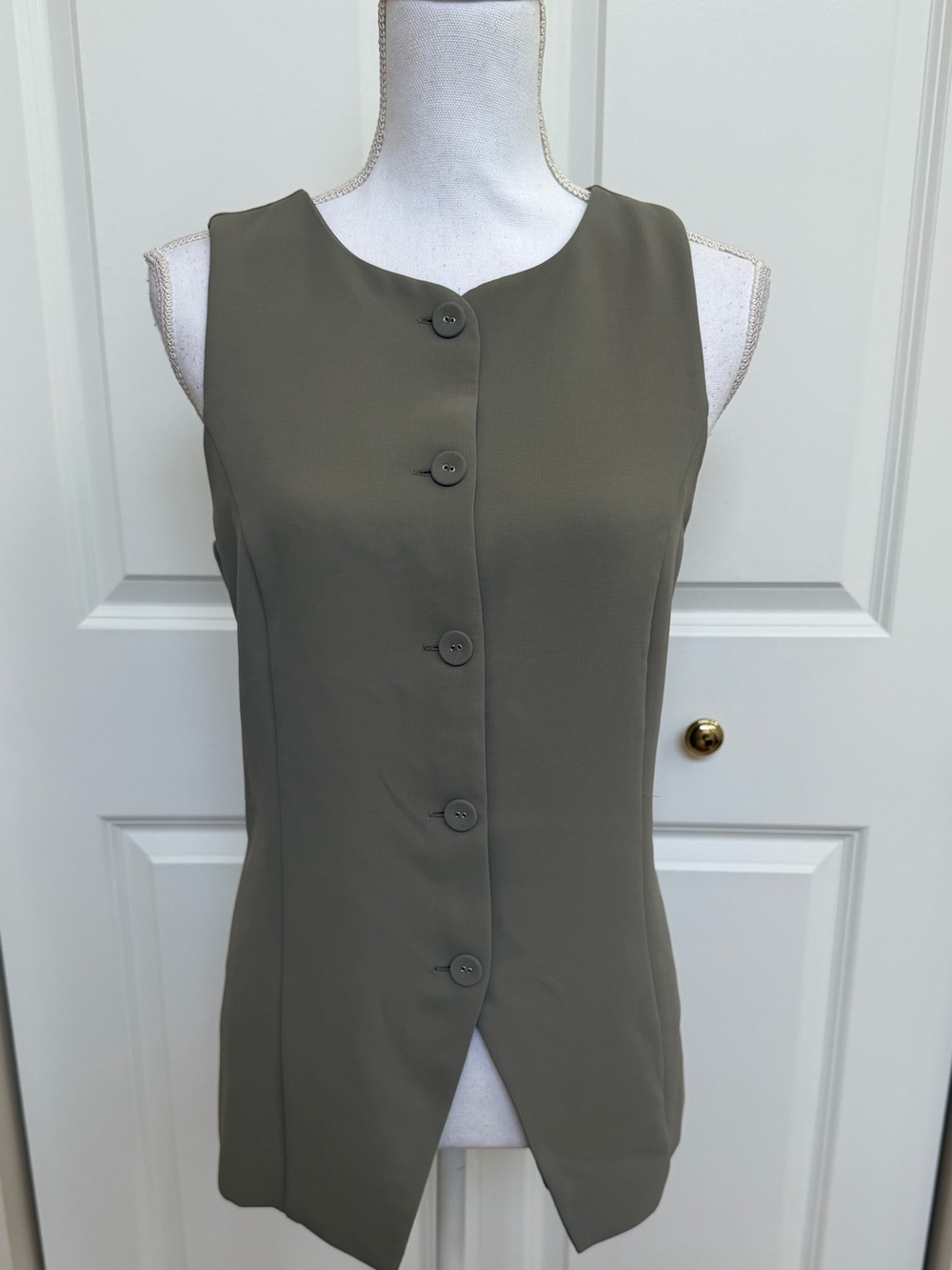 LOFT Versa - Button Front Vest in Olive Green (medium)